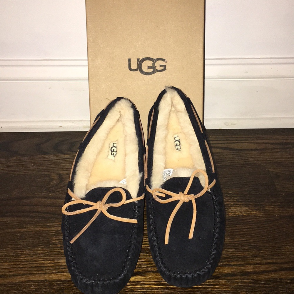 NEVER WORN UGG Women’s Dakota Slipper